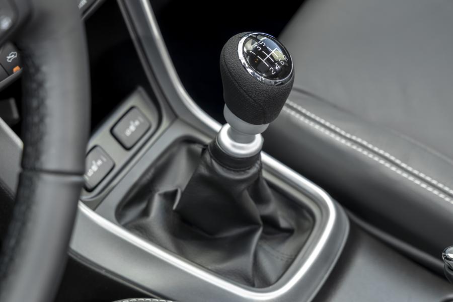 Детали интерьера Suzuki SX4 S-Cross Hybrid 2020 года  (WW) (фото 21 из 40)